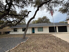 2010 Parhaven Dr in San Antonio, TX - Building Photo