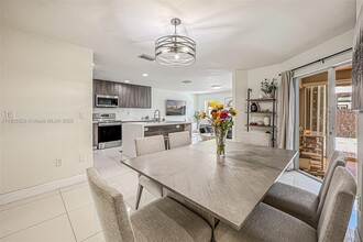16426 SW 48th Terrace in Miami, FL - Building Photo - Building Photo