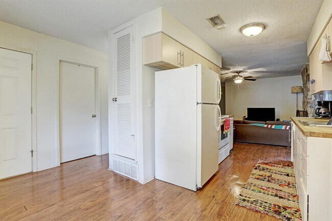 8100 Sonnet Ave in Austin, TX - Building Photo - Building Photo