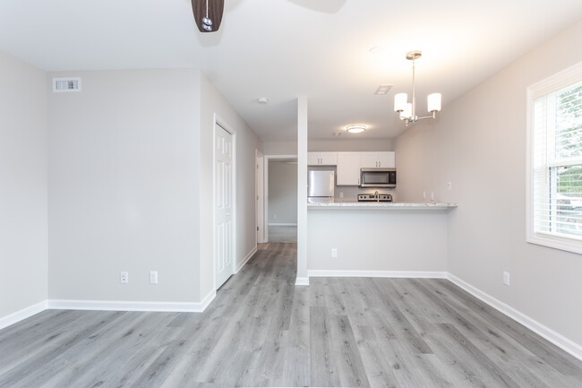 Carolina Place in Fayetteville, NC - Building Photo - Interior Photo