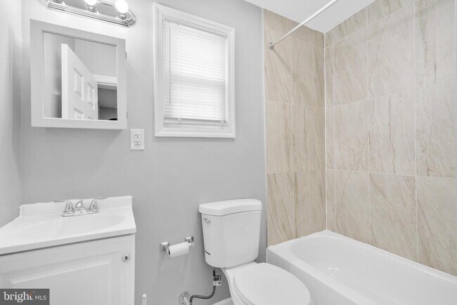 2446 W Firth St in Philadelphia, PA - Building Photo - Building Photo