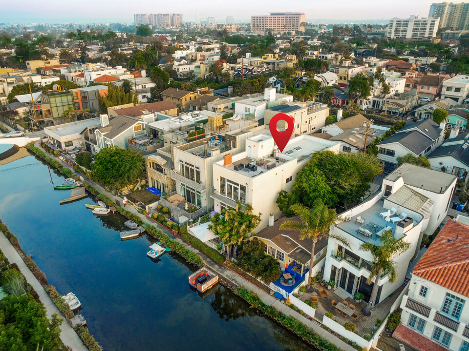 224 Linnie Canal in Venice, CA - Building Photo