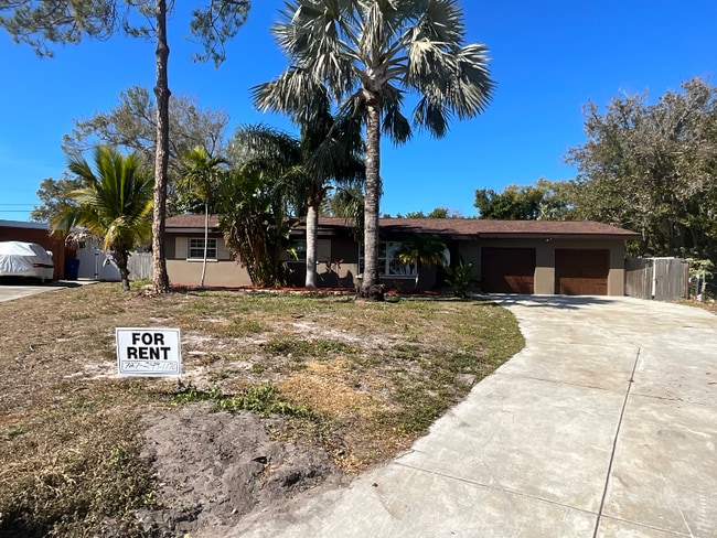 381 11th Ave SW in Largo, FL - Building Photo - Building Photo
