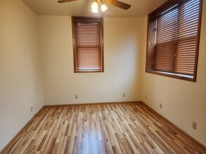 518 5th St, Unit 518 in Clairton, PA - Foto de edificio - Building Photo