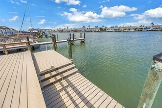 433 Boca Ciega Point Blvd S in St. Petersburg, FL - Building Photo - Building Photo