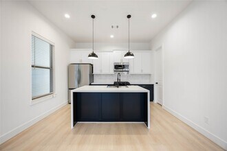 2528 Live Oak St in Houston, TX - Building Photo - Building Photo