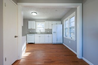 433 Midland Dr in Council Bluffs, IA - Building Photo - Building Photo