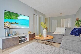 1490 W 42nd Pl in Hialeah, FL - Building Photo - Building Photo