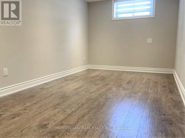 12 Ottawa Ct in Aurora, ON - Building Photo - Building Photo