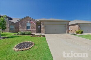 2108 Barrow St in Princeton, TX - Building Photo