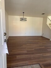 1050 Harbor Heights Dr in Los Angeles, CA - Building Photo - Building Photo