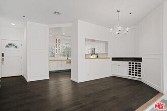 850 N Poinsettia Pl in Los Angeles, CA - Building Photo - Building Photo