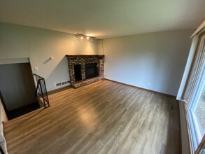 14248 Hemlock Ct N in Apple Valley, MN - Foto de edificio - Building Photo