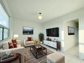 195 Blackthorn Ave in Toronto, ON - Building Photo - Building Photo