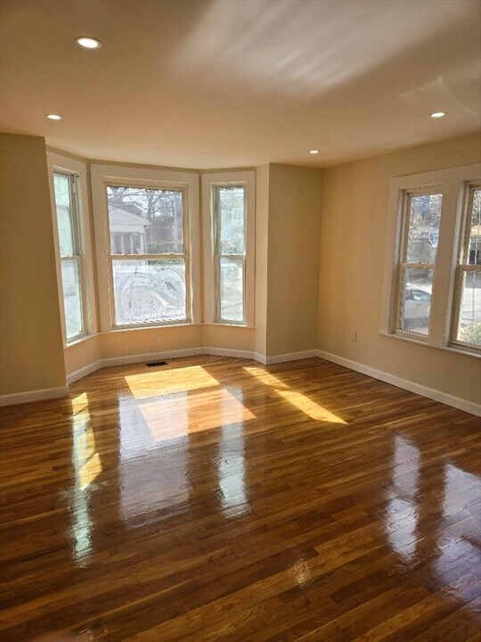55 Rockland Ave, Unit 1 in Malden, MA - Building Photo