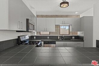 343 Rennie Ave in Los Angeles, CA - Building Photo - Building Photo