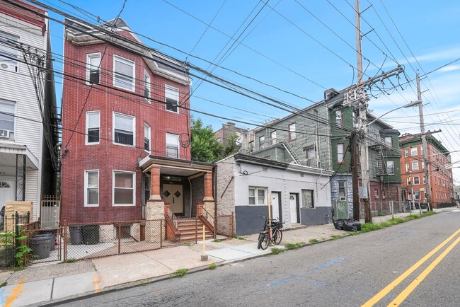 397 Baldwin Ave in Jersey City, NJ - Building Photo - Primary Photo