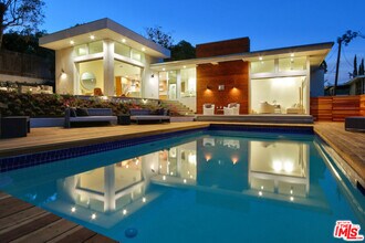 10486 Sandal Ln in Los Angeles, CA - Building Photo - Building Photo