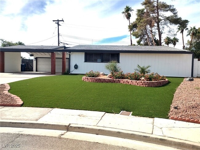 3221 Sombrero Cir