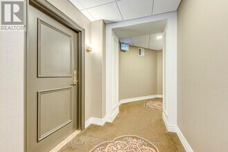 399 Elizabeth St in Burlington, ON - Building Photo - Building Photo