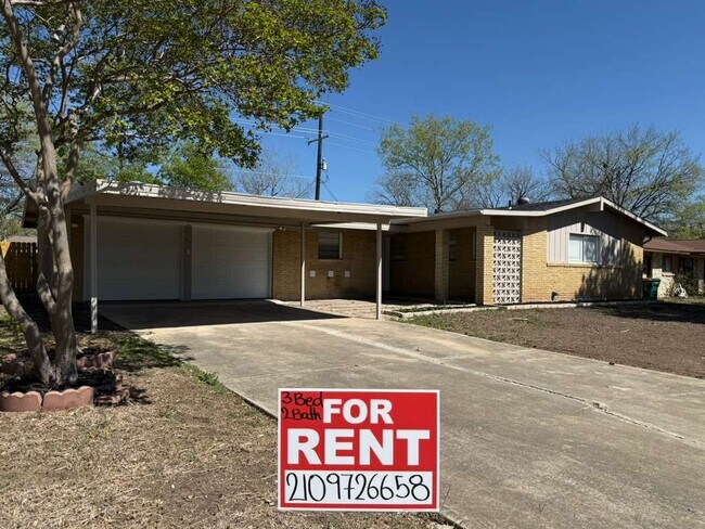 317 E Lindbergh Blvd in Universal City, TX - Building Photo - Building Photo