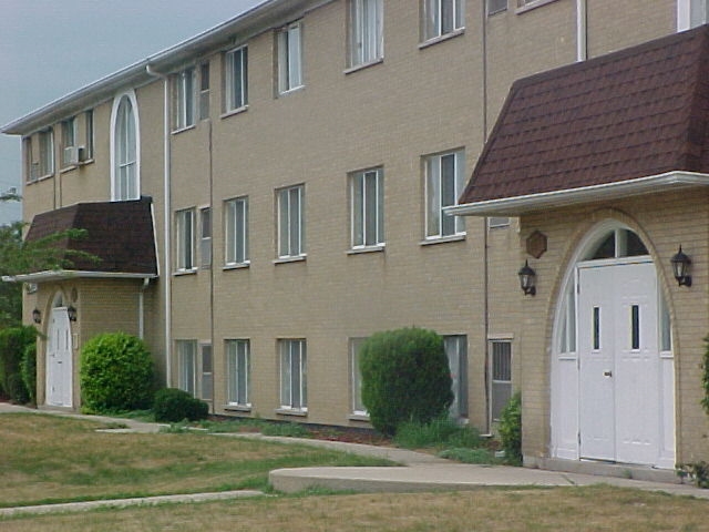 Indian Meadows in Aurora, IL - Foto de edificio