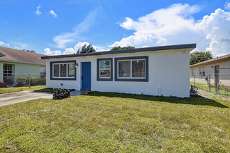 44 NW 13th Ave in Delray Beach, FL - Building Photo - Building Photo