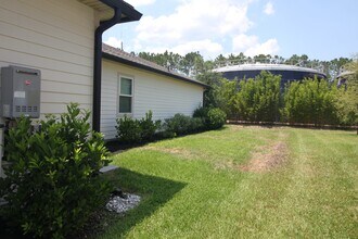 1975 Amberly Dr in Middleburg, FL - Building Photo - Building Photo