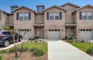 8825 Brown Pelican Cir in Navarre, FL - Building Photo