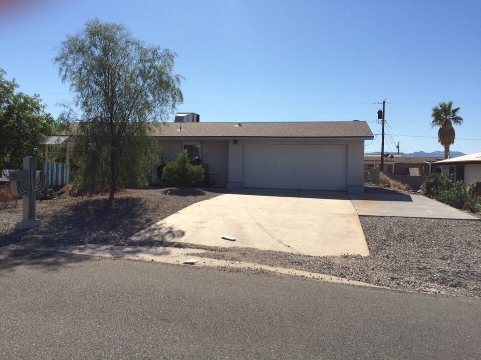 2410 College Dr in Lake Havasu City, AZ - Building Photo