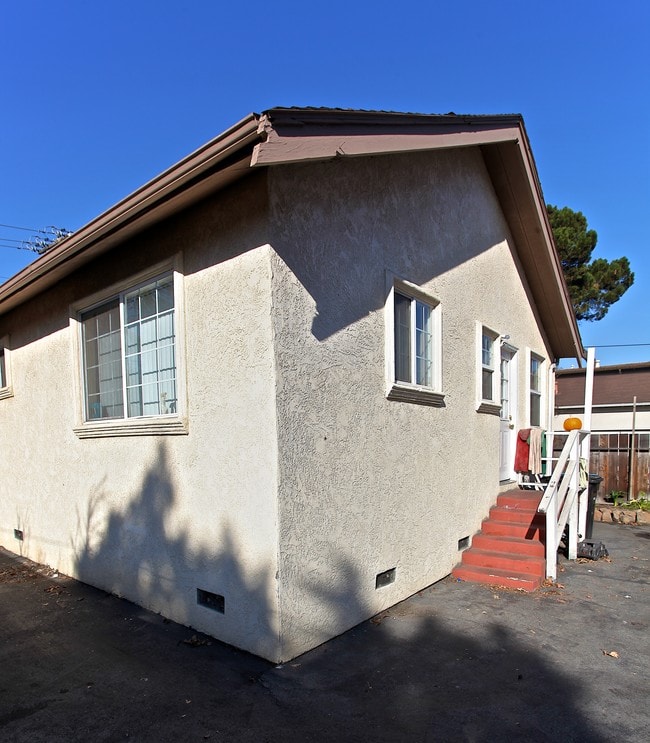 4 Unit converted SFR in East Palo Alto, CA - Building Photo - Building Photo