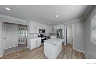 137 Overlook Dr in Farmingville, NY - Building Photo - Building Photo