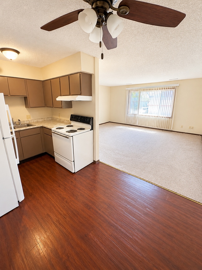 3271 Ansborough Ave in Waterloo, IA - Building Photo - Building Photo