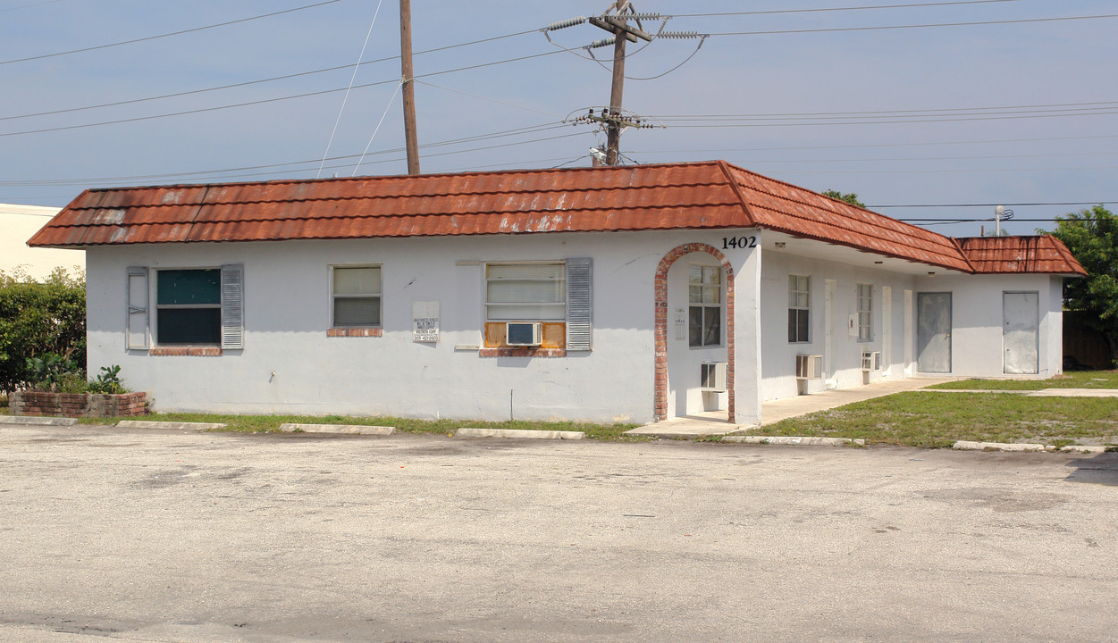 1402 SW 1st Way in Deerfield Beach, FL - Building Photo