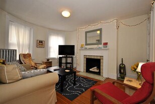 44 Linden St, Unit 4 in Brookline, MA - Building Photo