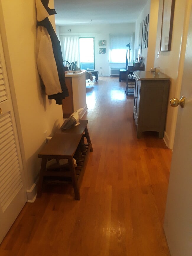 32 Haviland St, Unit 301 in Norwalk, CT - Building Photo - Building Photo