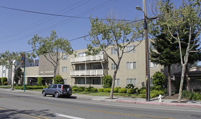 532 Bancroft Apartments in San Leandro, CA - Building Photo - Building Photo