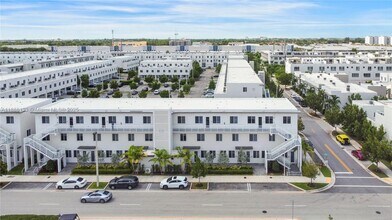 10300 NW 66th St, Unit 305 in Doral, FL - Building Photo - Building Photo