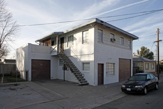 980-990 Frienza Ave in Sacramento, CA - Foto de edificio - Building Photo