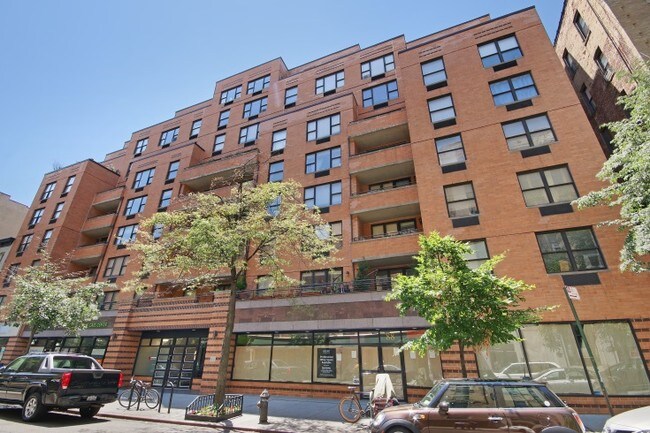 94 East 4th Street- 2 Months Free! in New York, NY - Foto de edificio - Building Photo