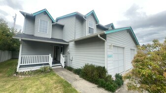 15325-15327 Berry Valley Rd SE in Yelm, WA - Building Photo