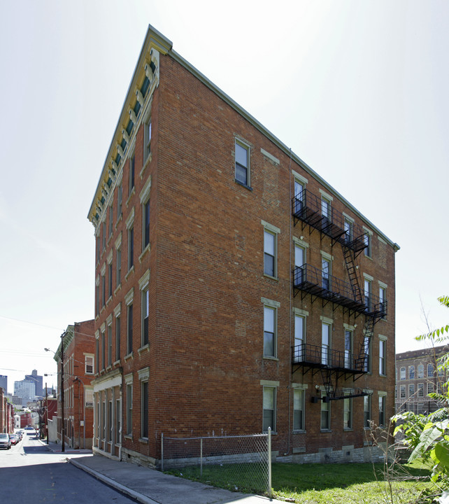 1701 Hughes St in Cincinnati, OH - Building Photo