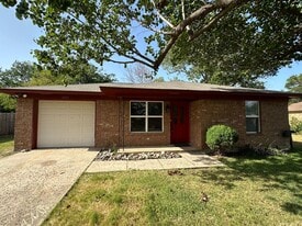 330 E Wilson Ave in Pilot Point, TX - Building Photo