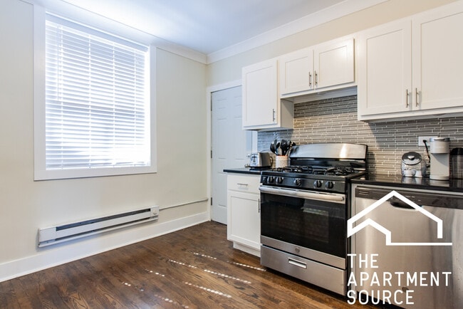 915 W Waveland Ave, Unit 1 in Chicago, IL - Building Photo - Building Photo