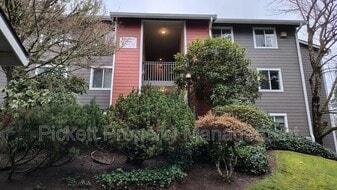 20026 Vikings Crest NE in Poulsbo, WA - Building Photo