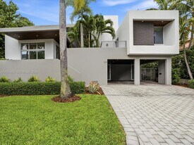 125 Hampton Ln in Key Biscayne, FL - Building Photo