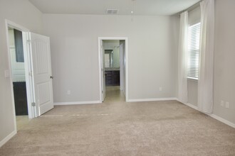 1723 NE 33rd Ln in Cape Coral, FL - Building Photo - Building Photo