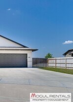 592 E Martens Ct in Goddard, KS - Building Photo