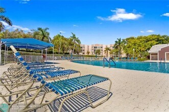 7660 Trent Dr in Tamarac, FL - Building Photo - Building Photo