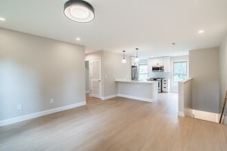 Waterfront at the Strand in Kingston, NY - Foto de edificio - Building Photo